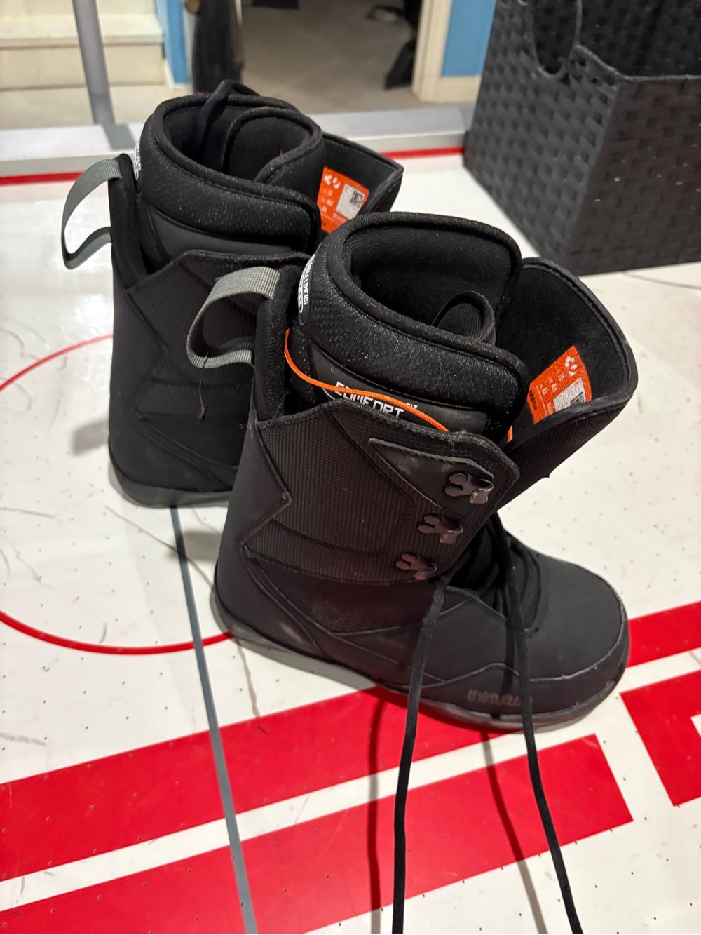 Men's Black Snowboard Boots - Shifty thirty two